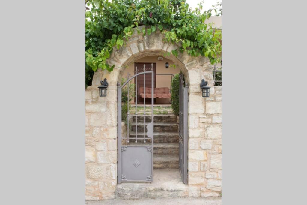 Heraklion Comfy House With Mountain View Экстерьер фото